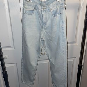 Light wash AE Mom jeans